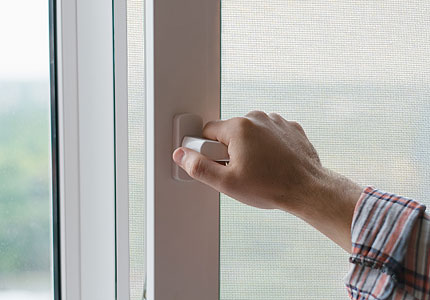 Okenní síť proti hmyzu – rámová montáž